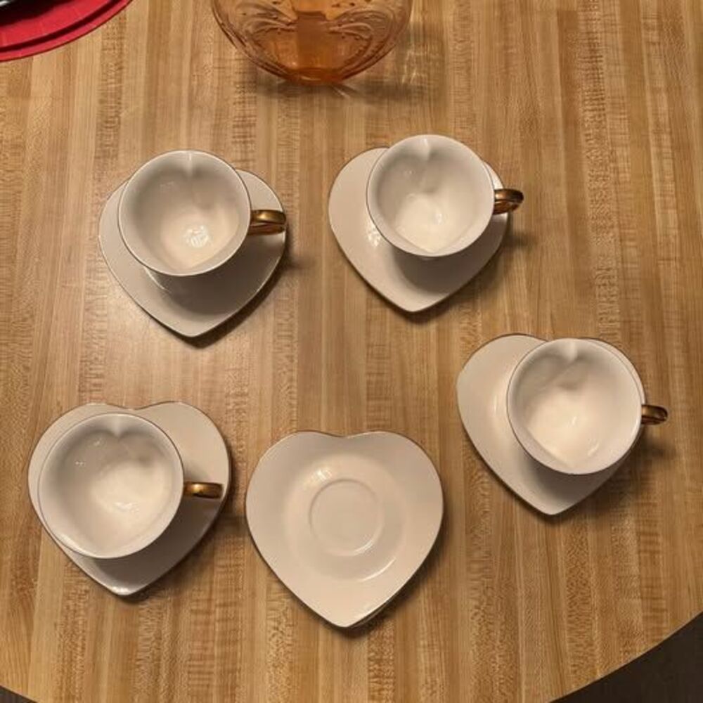 Set of 4 Classic Coffee and Tea Ivory and Gold Heart Shaped Tea Cup and Saucer